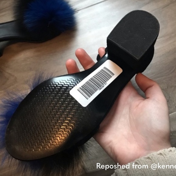 STEVE MADDEN NAVY BLUE BLACK POM POM FLUFFY SANDAL KITTEN HEELS - Picture 5 of 5